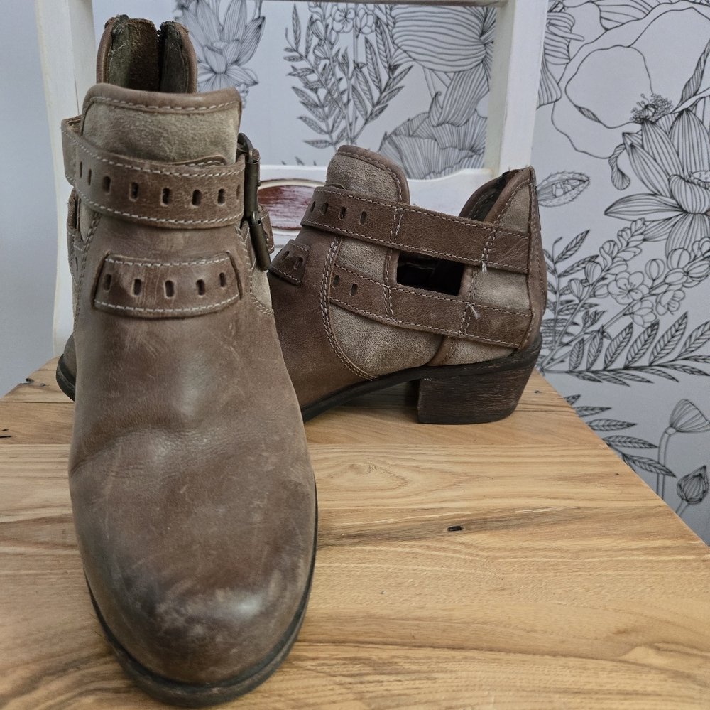 UGG Brown Leather Ankle Booties Buckle Zip Women’s 7.5